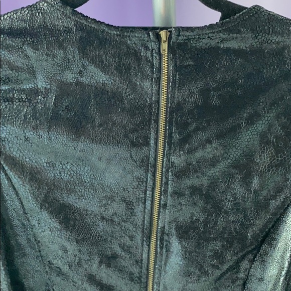 Faux black snake skin tie crop top - Picture 5 of 6